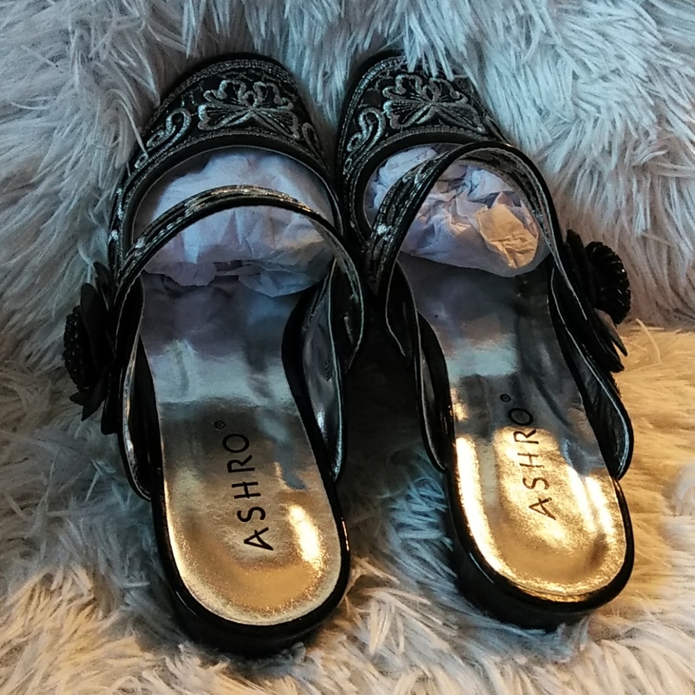Shoes - Picture 5 of 6
